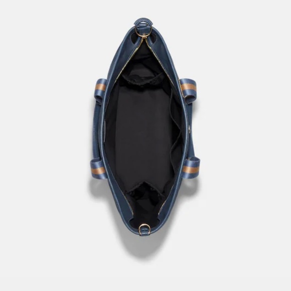 Coach Ellies Weekender - Picture 3 of 6